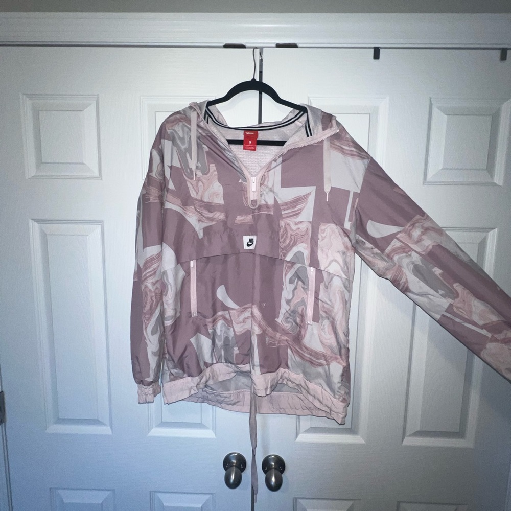 Pink NIKE windbreaker jacket, with hood, pockets